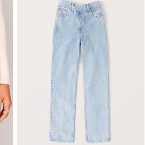 Abercrombie & Fitch Ultra High Rise 90s Straight Jean